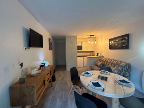 Studio skis aux pieds, 3 pers, centre Méribel, balcon, TV, fibre - FR-1-180-638